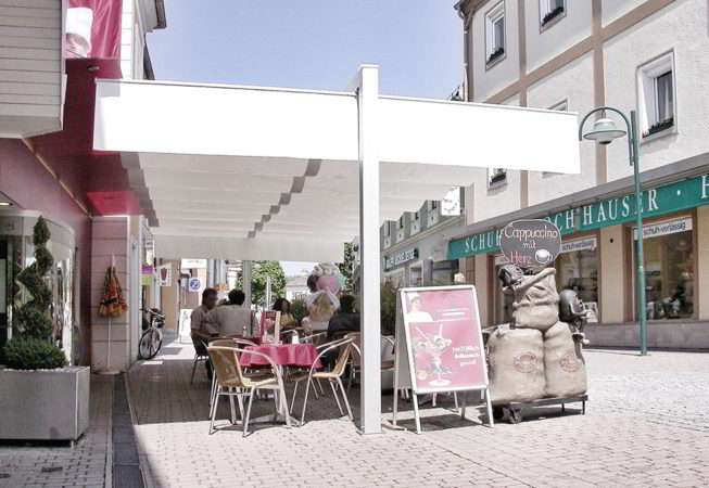 ombrellone pergola dehors centro storico caffe senza permessi comunali